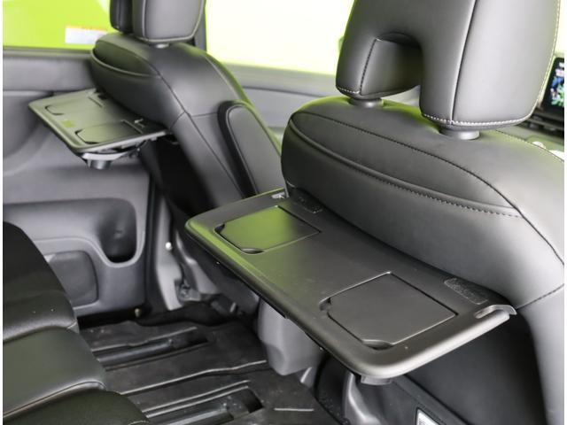 ���e�[�u����