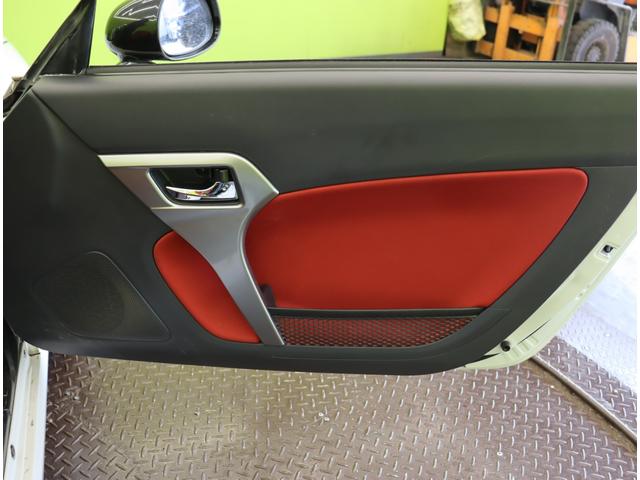 ���^�]�ȃh�A��