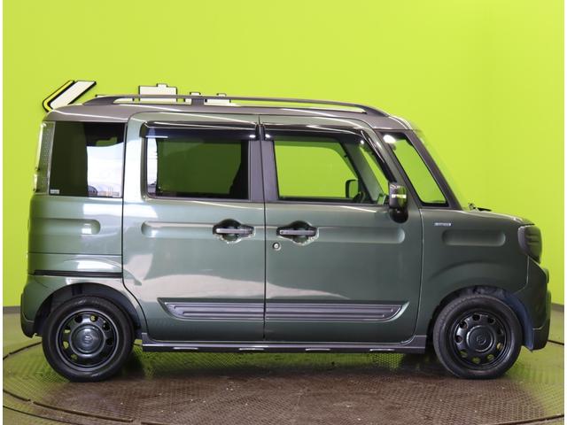 スペーシアギア ハイブリッドＸＺ／走行２７８００ｋｍ／２トーンカラー／　８型フルセグナビ／全方位モニター／両側自動ドア／デュアルセンサーブレーキ／シートヒーター／スマートキー／パドルシフト／アイドリングＳ／ルーフレール／オートＬＥＤ／１４ＡＷ／ＣＶＴ（5枚目）