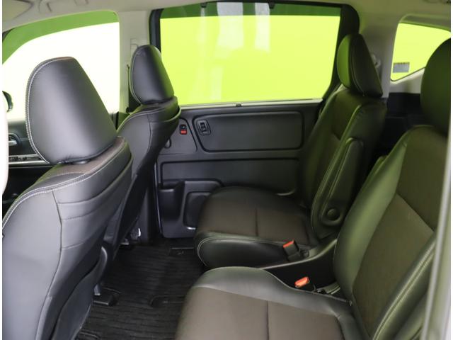 フリードハイブリッド ハイブリッド・クロスター　ブラックスタイル／６人乗／　９型フルセグナビ／Ｂカメラ／両側自動ドア／ハーフレザー／アダプティブクルコン／ＣＭＢＳ／スマートキー／ＥＴＣ／ドラレコ／ルーフレール／オートＬＥＤ／ミラーウインカー／１５ＡＷ／７ＡＴ（48枚目）