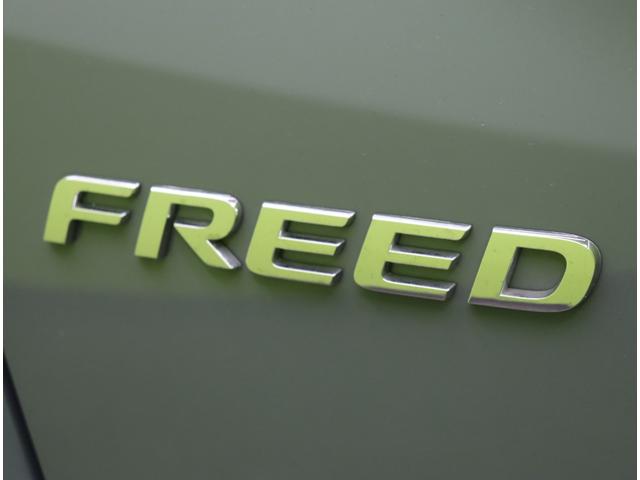 フリードハイブリッド ハイブリッド・クロスター　ブラックスタイル／６人乗／　９型フルセグナビ／Ｂカメラ／両側自動ドア／ハーフレザー／アダプティブクルコン／ＣＭＢＳ／スマートキー／ＥＴＣ／ドラレコ／ルーフレール／オートＬＥＤ／ミラーウインカー／１５ＡＷ／７ＡＴ（64枚目）