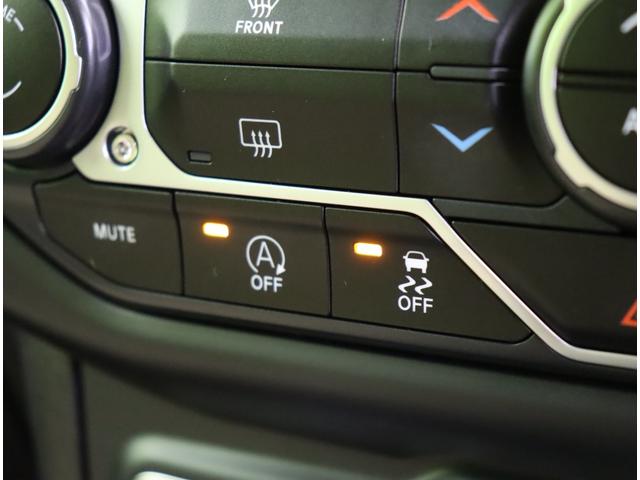 ジープ・ラングラーアンリミテッド スポーツ／４ＷＤ／　Ｄオーディオ／Ｂ＆Ｓカメラ／クルコン／スマートキー／革巻ステア／アイドリングＳ／ＥＴＣ／ミラーウインカー／リアパークセンス／オートライト／フォグライト／１７ＡＷ／８ＡＴ（19枚目）