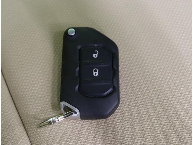 ジープ・ラングラーアンリミテッド スポーツ／４ＷＤ／　Ｄオーディオ／Ｂ＆Ｓカメラ／クルコン／スマートキー／革巻ステア／アイドリングＳ／ＥＴＣ／ミラーウインカー／リアパークセンス／オートライト／フォグライト／１７ＡＷ／８ＡＴ（22枚目）