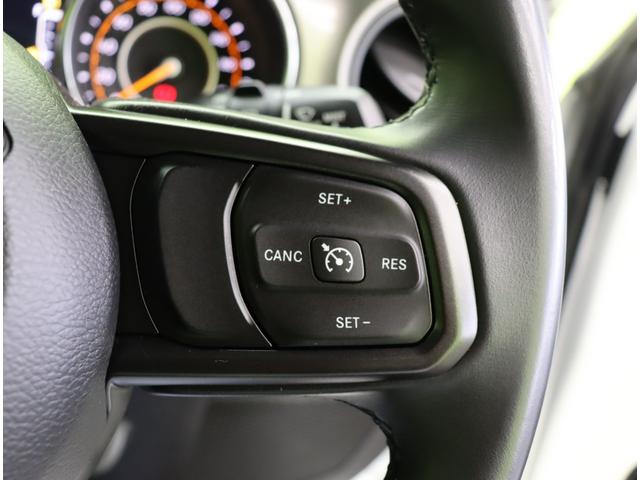 ジープ・ラングラーアンリミテッド スポーツ／４ＷＤ／　Ｄオーディオ／Ｂ＆Ｓカメラ／クルコン／スマートキー／革巻ステア／アイドリングＳ／ＥＴＣ／ミラーウインカー／リアパークセンス／オートライト／フォグライト／１７ＡＷ／８ＡＴ（26枚目）