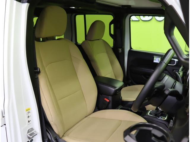 ジープ・ラングラーアンリミテッド スポーツ／４ＷＤ／　Ｄオーディオ／Ｂ＆Ｓカメラ／クルコン／スマートキー／革巻ステア／アイドリングＳ／ＥＴＣ／ミラーウインカー／リアパークセンス／オートライト／フォグライト／１７ＡＷ／８ＡＴ（34枚目）