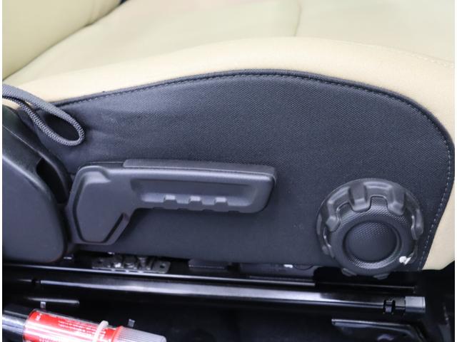 ジープ・ラングラーアンリミテッド スポーツ／４ＷＤ／　Ｄオーディオ／Ｂ＆Ｓカメラ／クルコン／スマートキー／革巻ステア／アイドリングＳ／ＥＴＣ／ミラーウインカー／リアパークセンス／オートライト／フォグライト／１７ＡＷ／８ＡＴ（35枚目）