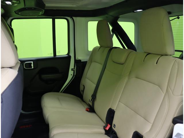 ジープ・ラングラーアンリミテッド スポーツ／４ＷＤ／　Ｄオーディオ／Ｂ＆Ｓカメラ／クルコン／スマートキー／革巻ステア／アイドリングＳ／ＥＴＣ／ミラーウインカー／リアパークセンス／オートライト／フォグライト／１７ＡＷ／８ＡＴ（43枚目）