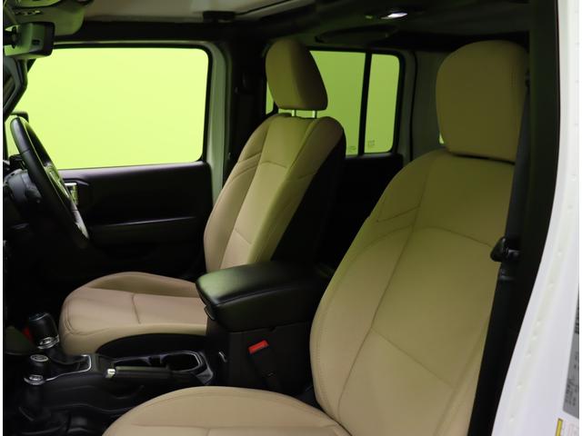 ジープ・ラングラーアンリミテッド スポーツ／４ＷＤ／　Ｄオーディオ／Ｂ＆Ｓカメラ／クルコン／スマートキー／革巻ステア／アイドリングＳ／ＥＴＣ／ミラーウインカー／リアパークセンス／オートライト／フォグライト／１７ＡＷ／８ＡＴ（46枚目）