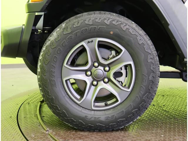 ジープ・ラングラーアンリミテッド スポーツ／４ＷＤ／　Ｄオーディオ／Ｂ＆Ｓカメラ／クルコン／スマートキー／革巻ステア／アイドリングＳ／ＥＴＣ／ミラーウインカー／リアパークセンス／オートライト／フォグライト／１７ＡＷ／８ＡＴ（69枚目）