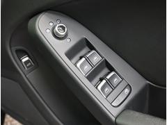 ウィンドウスイッチまわり『使用頻度が多い運転席側のスイッチまわり。目立つ傷もなく綺麗な状態を保っています。』 5