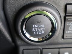 キーを携帯しているだけで、エンジンの始動が可能な装備です。プッシュスタートですのでエンジンの始動もボタンを押すだけです 4