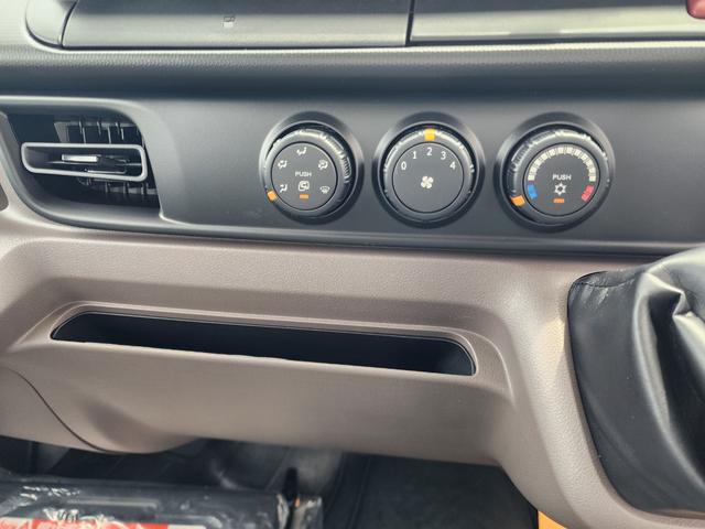 キャンター ３ｔ全低床強化ダンプ　コボレーン　中間ピン　バックカメラ　３ｔ　全低床　新明和製強化ダンプ　コボレーン　中間ピン　バックカメラ　１０インチ液晶メーター　ＬＥＤヘッドランプ・フォグ　ドライブレコーダー　助手席電動格納ミラー（26枚目）