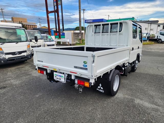 キャンター ２ｔＷキャブ　デュアルエアコン　センターディスプレイ付　６人乗りＷキャブ　デュアルエアコン（リアエアコン付）センターディスプレイ（ナビ付）　バックカメラ　フル液晶メーター　ＬＥＤヘッドランプ・フォグ　助手席電格ミラー　ドライブレコーダー付（5枚目）