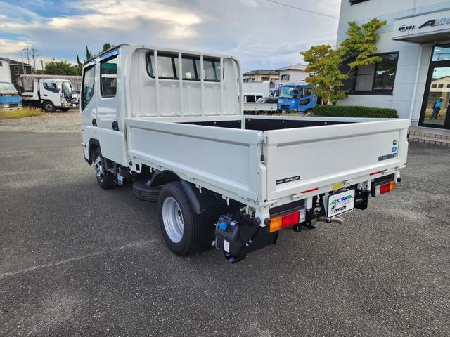 キャンター ２ｔＷキャブ　デュアルエアコン　センターディスプレイ付　６人乗りＷキャブ　デュアルエアコン（リアエアコン付）センターディスプレイ（ナビ付）　バックカメラ　フル液晶メーター　ＬＥＤヘッドランプ・フォグ　助手席電格ミラー　ドライブレコーダー付（7枚目）