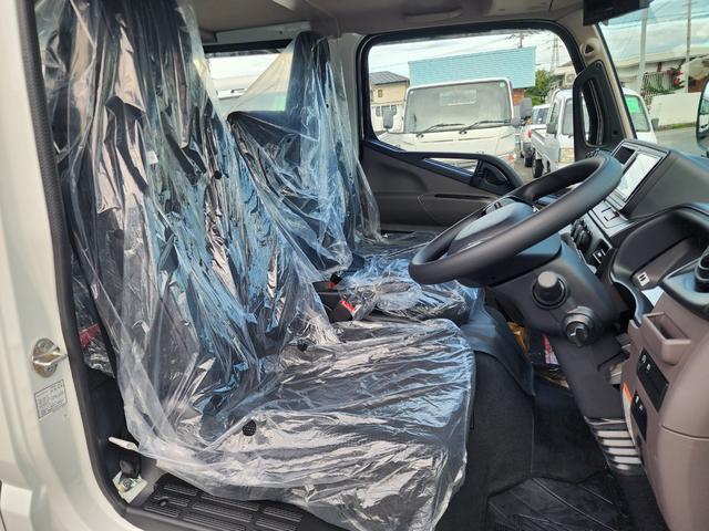 キャンター ２ｔＷキャブ　デュアルエアコン　センターディスプレイ付　６人乗りＷキャブ　デュアルエアコン（リアエアコン付）センターディスプレイ（ナビ付）　バックカメラ　フル液晶メーター　ＬＥＤヘッドランプ・フォグ　助手席電格ミラー　ドライブレコーダー付（12枚目）
