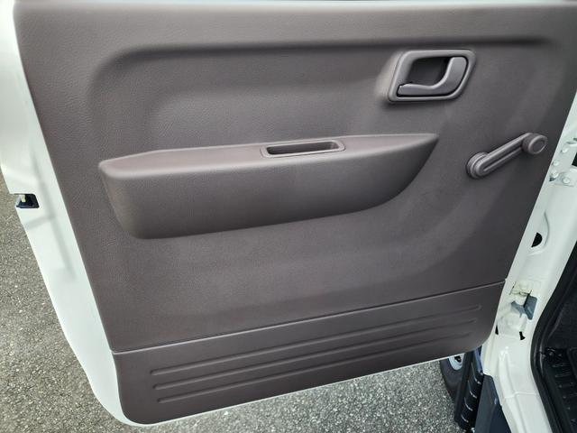 キャンター ２ｔＷキャブ　デュアルエアコン　センターディスプレイ付　６人乗りＷキャブ　デュアルエアコン（リアエアコン付）センターディスプレイ（ナビ付）　バックカメラ　フル液晶メーター　ＬＥＤヘッドランプ・フォグ　助手席電格ミラー　ドライブレコーダー付（18枚目）