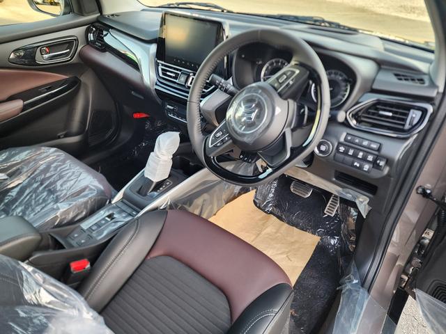 フロンクス 全方位カメラ　純正９インチナビ　登録済未使用車　２トンカラー　全方位カメラ　純正９インチナビ　フルセグＴＶ　スズキコネクト対応通信機装着車　オートクルーズ　ＬＥＤヘッドランプ　オートライト　シートヒーター　１６インチアルミホイール　ブラインドスポットモニター（7枚目）