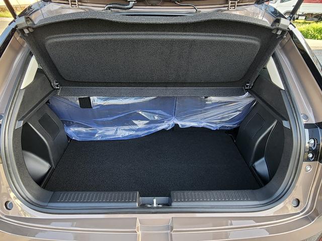 フロンクス 全方位カメラ　純正９インチナビ　登録済未使用車　２トンカラー　全方位カメラ　純正９インチナビ　フルセグＴＶ　スズキコネクト対応通信機装着車　オートクルーズ　ＬＥＤヘッドランプ　オートライト　シートヒーター　１６インチアルミホイール　ブラインドスポットモニター（11枚目）