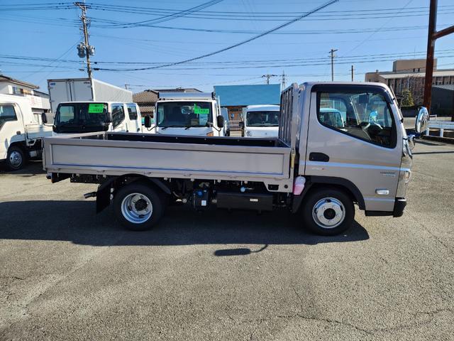 キャンター 2t 全低床 カスタム ウォームシルバー 5MT フルオートエアコン 坂道発進補助装置(EZGO) 助手席電格ミラー 運転席ランバーサポートシート LEDルームランプ バックカメラ ドライブレコーダー メッキミラーカバー メッキグリル メッキグリル(4枚目)