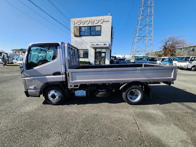 キャンター 2t 全低床 カスタム ウォームシルバー 5MT フルオートエアコン 坂道発進補助装置(EZGO) 助手席電格ミラー 運転席ランバーサポートシート LEDルームランプ バックカメラ ドライブレコーダー メッキミラーカバー メッキグリル メッキグリル(8枚目)