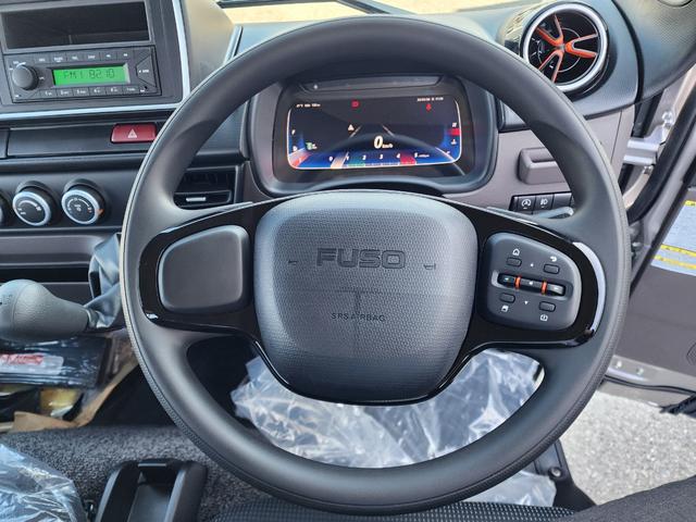 キャンター 2t 全低床 カスタム ウォームシルバー 5MT フルオートエアコン 坂道発進補助装置(EZGO) 助手席電格ミラー 運転席ランバーサポートシート LEDルームランプ バックカメラ ドライブレコーダー メッキミラーカバー メッキグリル メッキグリル(21枚目)