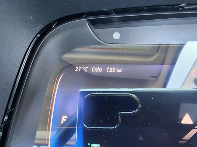 キャンター 2t 全低床 カスタム ウォームシルバー 5MT フルオートエアコン 坂道発進補助装置(EZGO) 助手席電格ミラー 運転席ランバーサポートシート LEDルームランプ バックカメラ ドライブレコーダー メッキミラーカバー メッキグリル メッキグリル(23枚目)