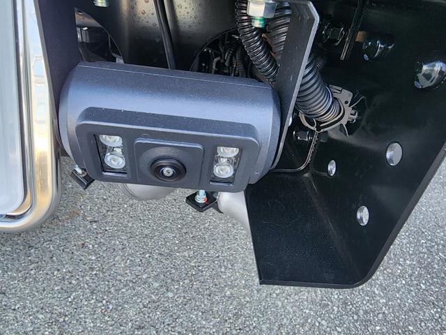 キャンター 2t 全低床 カスタム ウォームシルバー 5MT フルオートエアコン 坂道発進補助装置(EZGO) 助手席電格ミラー 運転席ランバーサポートシート LEDルームランプ バックカメラ ドライブレコーダー メッキミラーカバー メッキグリル メッキグリル(30枚目)