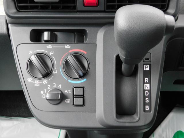 L 届出済未使用車 左右スライドリヤドア キーレス LEDヘッドライト 走行距離11km(18枚目)