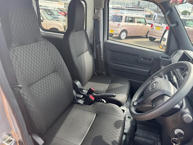 ハイゼットカーゴ ＤＸ　令和５年式　オーディオレス　衝突低減ブレーキ　弊社デモカーＵＰ車（10枚目）