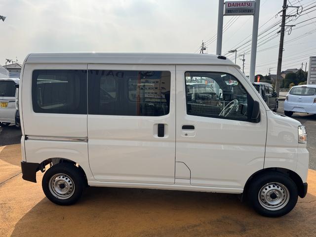 ハイゼットカーゴ ＤＸ　弊社デモカーＵＰ車　新車保証継承付　１ｄｉｎラジオ　キーレス（8枚目）