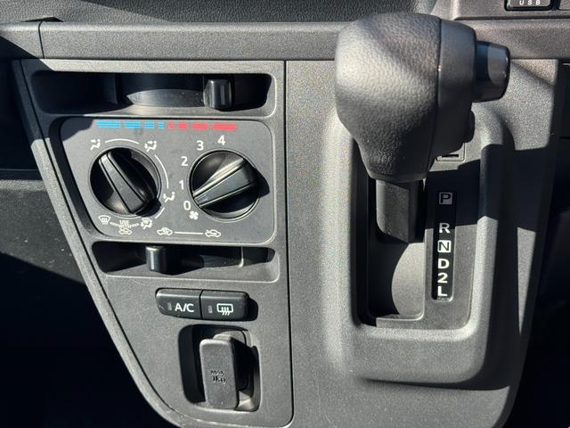 �ԗ��̏ڍׂ��Ԃɕt���܂��Ă̓X�^�b�t�܂ł��C�y�ɂ��₢���킹���������B