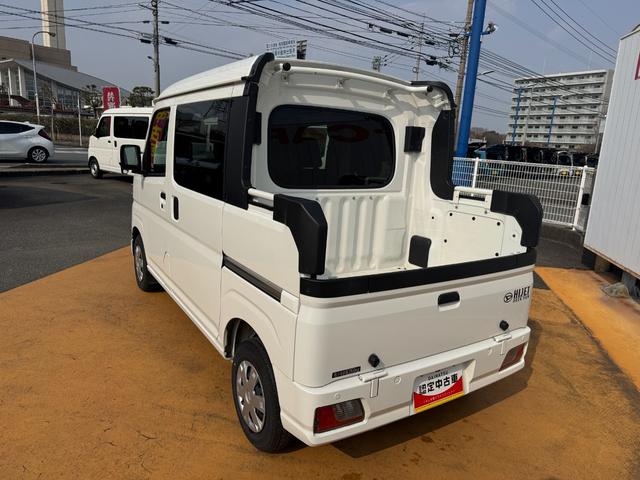 ハイゼットカーゴ デッキバンＧ　弊社デモカーＵＰ車　新車保証継承付　オーディオレス　プッシュボタンスタート（5枚目）