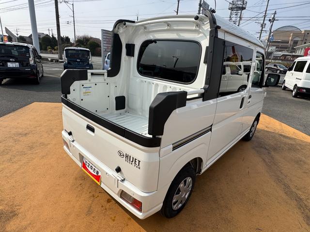 ハイゼットカーゴ デッキバンＧ　弊社デモカーＵＰ車　新車保証継承付　オーディオレス　プッシュボタンスタート（7枚目）