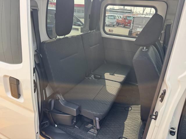 ハイゼットカーゴ デッキバンＧ　弊社デモカーＵＰ車　新車保証継承付　オーディオレス　プッシュボタンスタート（10枚目）