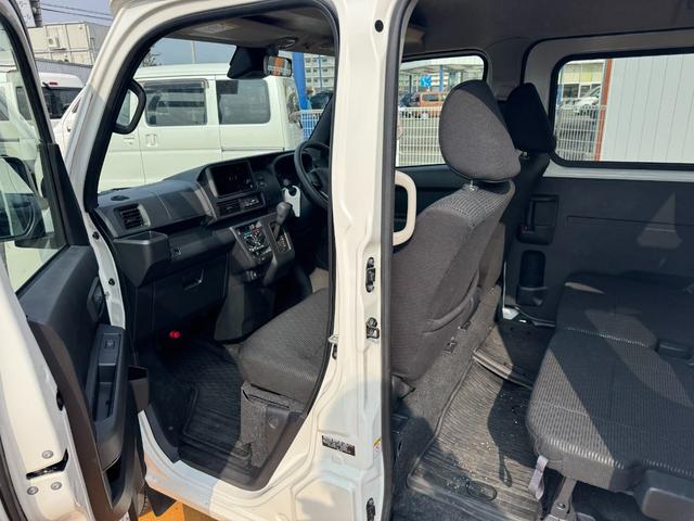 ハイゼットカーゴ デッキバンＧ　弊社デモカーＵＰ車　新車保証継承付　オーディオレス　プッシュボタンスタート（12枚目）