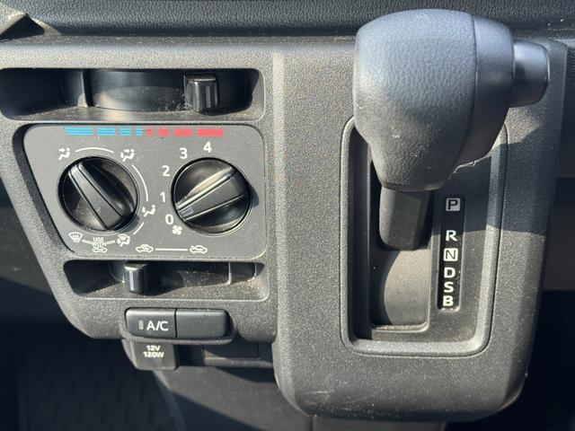 ハイゼットカーゴ デッキバンＧ　弊社デモカーＵＰ車　新車保証継承付　オーディオレス　プッシュボタンスタート（19枚目）