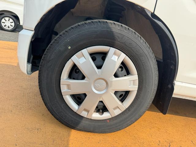 ハイゼットカーゴ デッキバンＧ　弊社デモカーＵＰ車　新車保証継承付　オーディオレス　プッシュボタンスタート（28枚目）