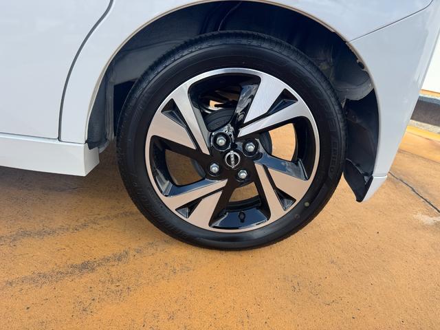 �ԗ��̏ڍׂ��Ԃɕt���܂��Ă̓X�^�b�t�܂ł��C�y�ɂ��₢���킹���������B