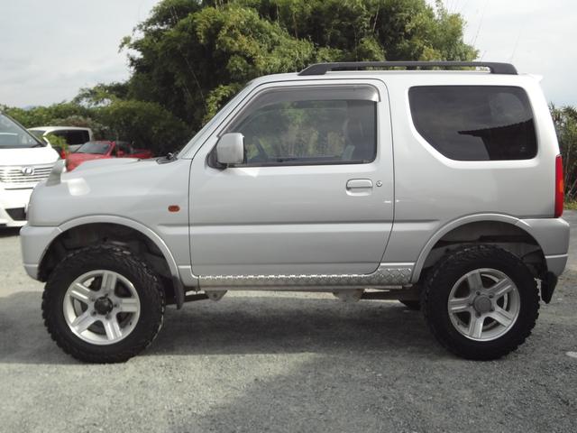 ジムニー ＸＣ　インタークーラーターボ　５速ミッション　４ＷＤ　リフトアップ　純正アルミ　社外マフラー　ナビ　テレビ　サイドシルガード（5枚目）