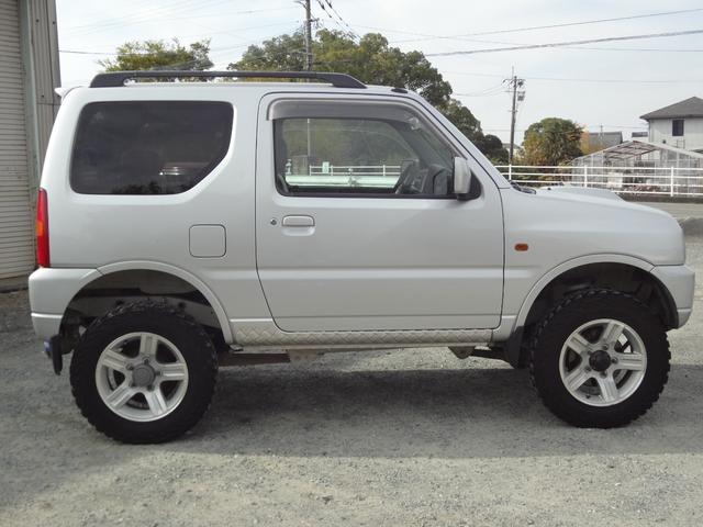 ジムニー ＸＣ　インタークーラーターボ　５速ミッション　４ＷＤ　リフトアップ　純正アルミ　社外マフラー　ナビ　テレビ　サイドシルガード（9枚目）