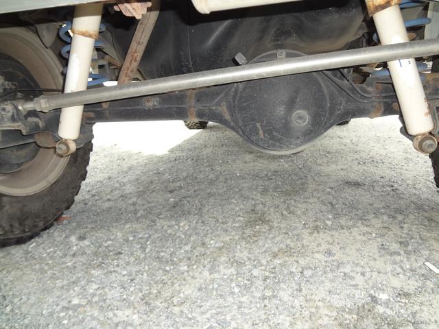 ジムニー ＸＣ　インタークーラーターボ　５速ミッション　４ＷＤ　リフトアップ　純正アルミ　社外マフラー　ナビ　テレビ　サイドシルガード（16枚目）