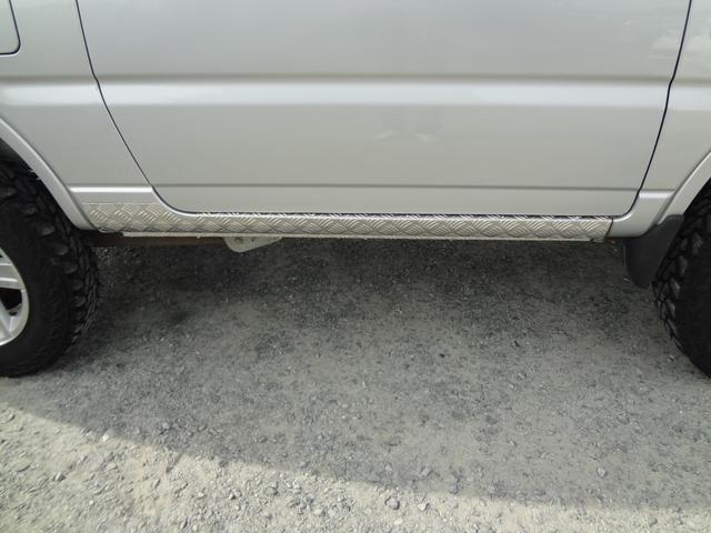 ジムニー ＸＣ　インタークーラーターボ　５速ミッション　４ＷＤ　リフトアップ　純正アルミ　社外マフラー　ナビ　テレビ　サイドシルガード（19枚目）