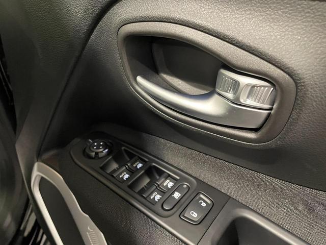 ジープ・レネゲード ロンジチュード　ワンオーナー　禁煙車　ＡｐｐｌｅＣａｒＰｌａｙ　バックカメラ　ＥＴＣ　電動パーキングブレーキ（16枚目）