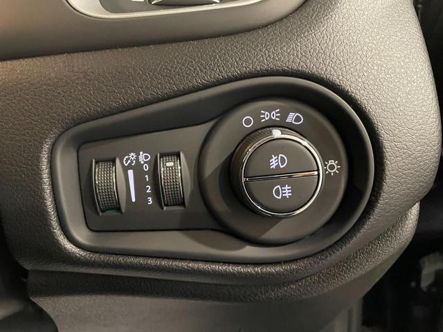 ジープ・レネゲード ロンジチュード　ワンオーナー　禁煙車　ＡｐｐｌｅＣａｒＰｌａｙ　バックカメラ　ＥＴＣ　電動パーキングブレーキ（18枚目）