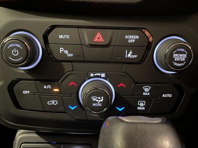 ジープ・レネゲード ロンジチュード　ワンオーナー　禁煙車　ＡｐｐｌｅＣａｒＰｌａｙ　バックカメラ　ＥＴＣ　電動パーキングブレーキ（35枚目）