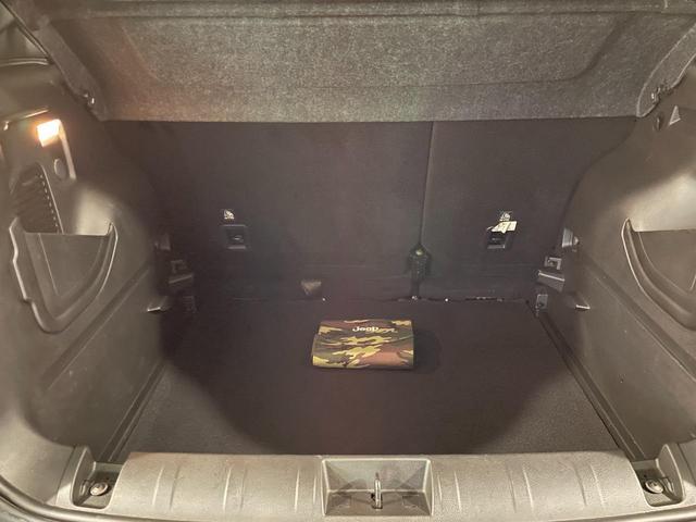 ジープ・レネゲード ロンジチュード　ワンオーナー　禁煙車　ＡｐｐｌｅＣａｒＰｌａｙ　バックカメラ　ＥＴＣ　電動パーキングブレーキ（50枚目）