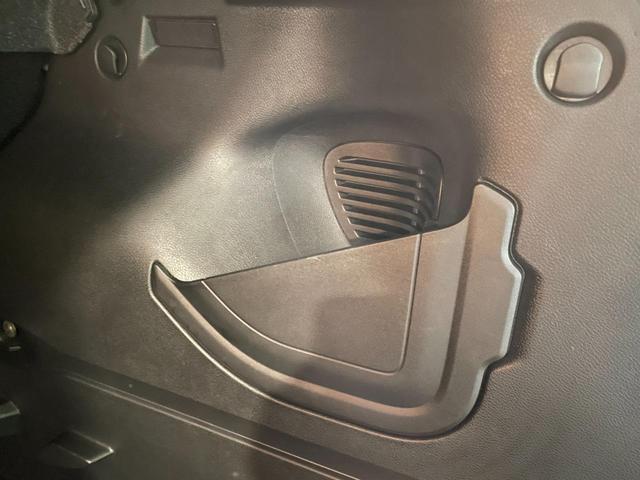 ジープ・レネゲード ロンジチュード　ワンオーナー　禁煙車　ＡｐｐｌｅＣａｒＰｌａｙ　バックカメラ　ＥＴＣ　電動パーキングブレーキ（52枚目）