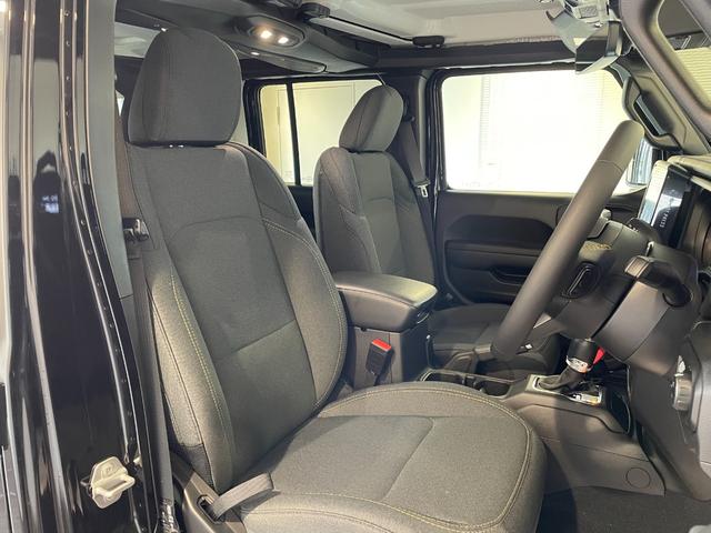 ジープ・ラングラーアンリミテッド スポーツ　登録済未使用車　１２．３型ナビ　ワイヤレスＡｐｐｌｅＣａｒＰｌａｙ　バックカメラ　アダプティブクルーズコントロール　ＬＥＤヘッドライト　ＡＴタイヤ（12枚目）