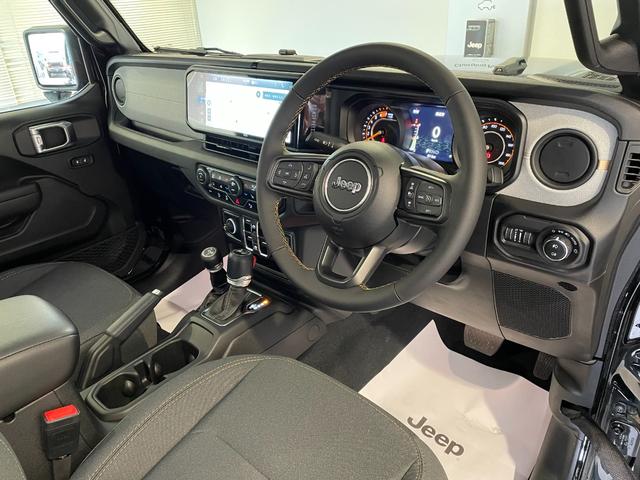 ジープ・ラングラーアンリミテッド スポーツ　登録済未使用車　１２．３型ナビ　ワイヤレスＡｐｐｌｅＣａｒＰｌａｙ　バックカメラ　アダプティブクルーズコントロール　ＬＥＤヘッドライト　ＡＴタイヤ（13枚目）