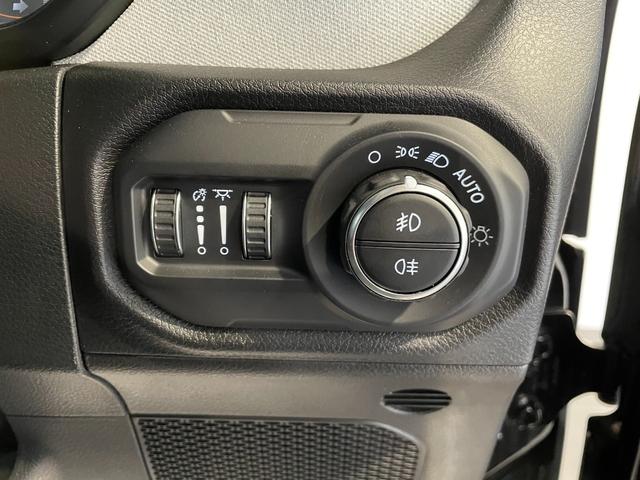ジープ・ラングラーアンリミテッド スポーツ　登録済未使用車　１２．３型ナビ　ワイヤレスＡｐｐｌｅＣａｒＰｌａｙ　バックカメラ　アダプティブクルーズコントロール　ＬＥＤヘッドライト　ＡＴタイヤ（16枚目）